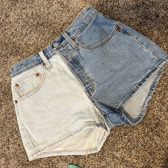 Levi shorts - Picture 2 of 2